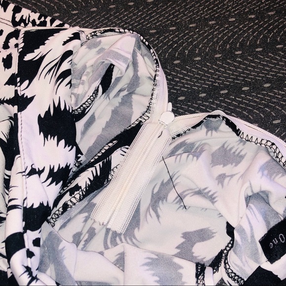 CHAPTER ONE/ HALTER TOP - Picture 3 of 4